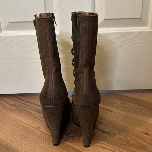 Kelsi Dagger Brown Wedge Boots - Size 9 - Picture 4 of 7